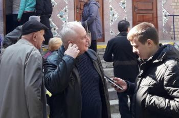 На избирательных участках Мелитополя работают сотрудники экзитпола фото