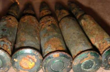 Среди металлолома нашли снаряды фото