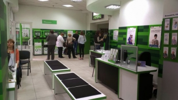 «ПриватБанк» похвастался рекордной выручкой: сколько «кровных» занесли украинцы фото