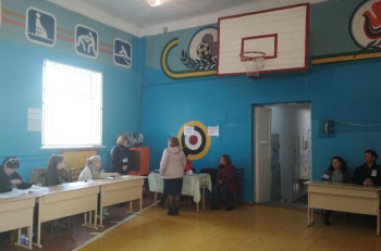 Мелитопольцы шли голосовать после посещения церкви фото