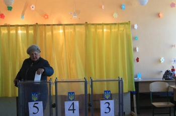 Мелитопольцы с самого утра спешат на голосование фото