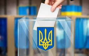 В Запорожской области избиратель вышел из кабинки для голосования без бюллетеня фото