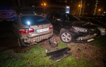 В Киеве пьяный водитель протаранил семь авто на стоянке  фото