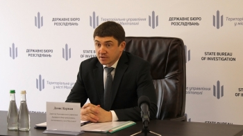 Директор мелитопольского ГБР и его жена ездят на чужих крутых авто фото