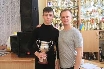 Воспитанник «Грации» привез в Мелитополь кубок «Блэкпула» фото