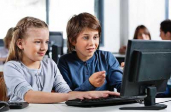 Украинских школьников собираются научить отличать фейковые новости от настоящих фото