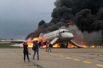 Названа основная версия аварии самолета в Шереметьево фото