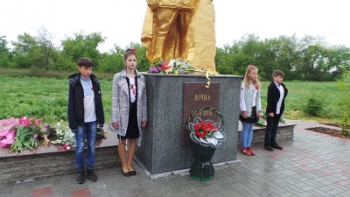 В День Победы в Федоровке открыли мемориал на «Братском кладбище»  фото