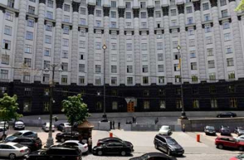 Украина введет спецпошлину на российские товары фото