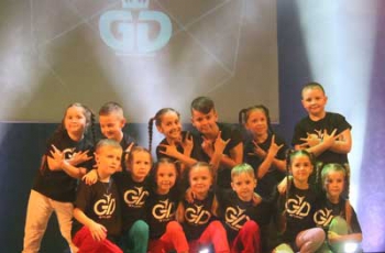 Воспитанники мелитопольской «Глории» танцевали вместе со зрителями (ФОТО, ВИДЕО) фото
