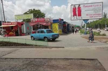 В Мелитополе «герой парковки» оставил авто посреди тротуара  фото