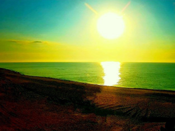 В Кирилловке над морем взошло солнце с рожками  фото