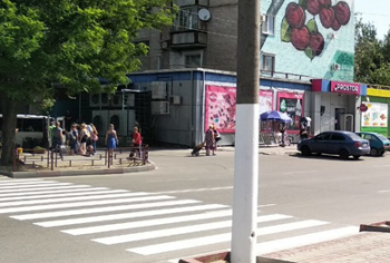 В Мелитополе множатся «зебры» для удобства пешеходов фото