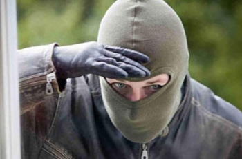 Били и вырывали зубы: двое подростков жестоко пытали пенсионеров фото