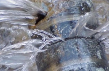 Часть улицы в центре Мелитополя перекрыли из-за аварии на водопроводе фото