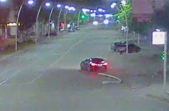 Как в Мелитополе водитель BMW таранил «золотой» столб  фото