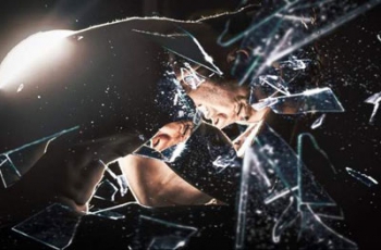 Вещи, притягивающие несчастье: что не стоит хранить в доме фото