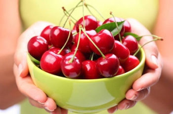 Мелитопольцев зовут соревноваться в знаниях произведений о черешне фото