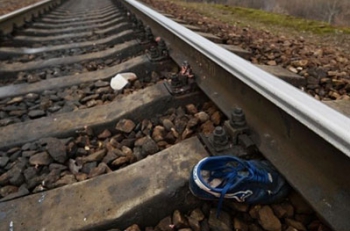 Под Запорожьем поезд насмерть сбил ребенка фото