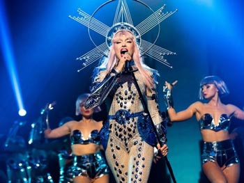 Скоро выборы: выступление Поляковой на Дне рождения Энергодара оплатил нардеп фото