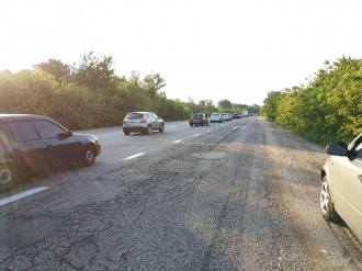 Вся Украина рванула на отдых в Кирилловку – на дорогах пробки фото