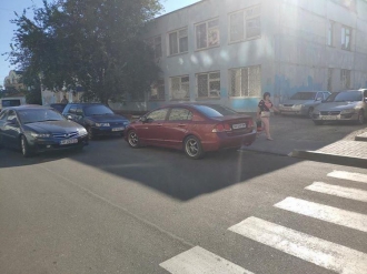 В Мелитополе переход у рынка облюбовали автохамы фото