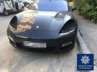 В Запорожье пытались снять запчасти с «Porsche» фото