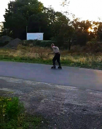 Возраст не помеха, когда хочется кататься на роликах  фото