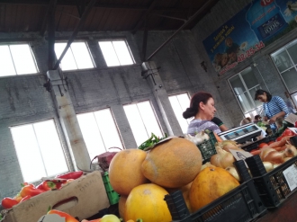На мелитопольских рынках пора ягод - больших и маленьких (ЦЕНЫ) фото