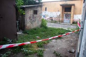 В Киеве женщина родила ребенка за трансформаторной будкой фото