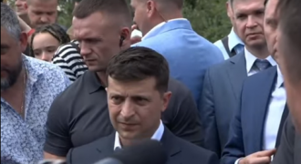 Директор николаевского аэропорта повздорил с Зеленским фото