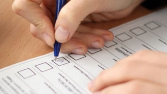 Команда Буряка проигрывает по всем округам. Кто в лидерах? фото