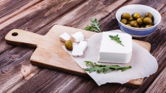 Когда в Украине перестанут выпускать сыр «фета» фото