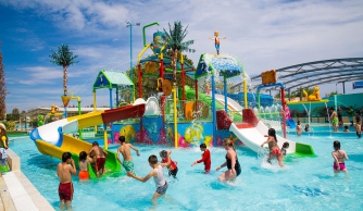 В Китае в аквапарке более 40 людей пострадали из-за высокой искусственной волны  фото