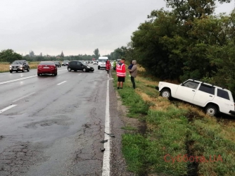 В авто были дети: на трассе в Запорожской области произошло ДТП фото