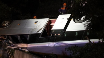 В России сорвался с обрыва пассажирский автобус: есть погибшие фото