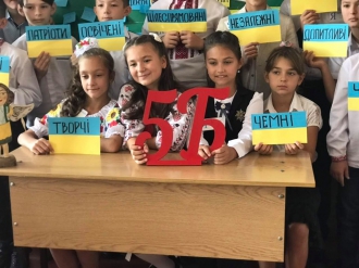 Учні мелітопольського ліцею-інтернату зібрали 6 тис. грн. для онкохворих дітей  фото