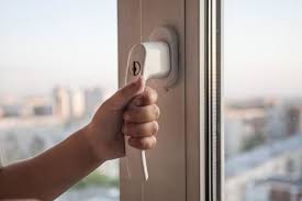 В Запорожской области ребенок упал с высоты 9-го этажа. Подозревают родителей фото