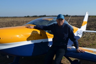 Фермер из Запорожской области стал летчиком уже на пенсии фото