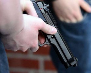 В Херсоне школьники устроили перестрелку: есть раненый фото