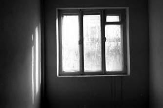 Из окна киевской психбольницы выпрыгнули три девушки-подростка фото