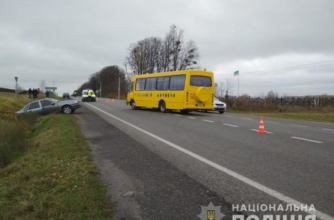 ЧП на Львовщине: в ДТП попал школьный автобус, госпитализированы десять детей фото