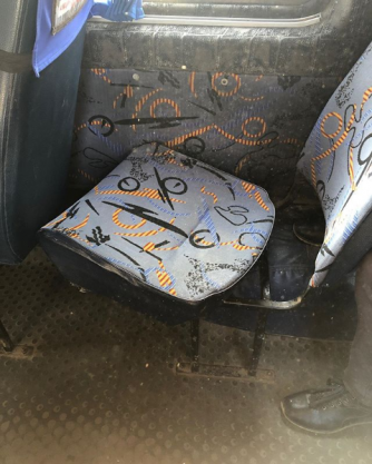 В Мелитополе маршрутки в ужасном состоянии: сидения держаться на «соплях» фото
