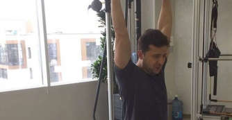 Зеленский согласился делать зарядку онлайн в 07:00, чтобы страна стала спортивнее фото