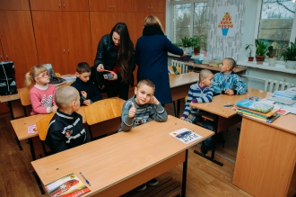 Мелитопольские волонтеры передали добро от одних детей другим фото