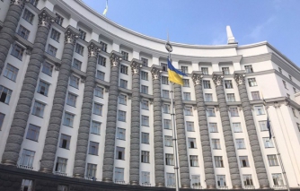 В правительстве выделили 200 миллионов для погашения зарплатных долгов учителям и врачам фото