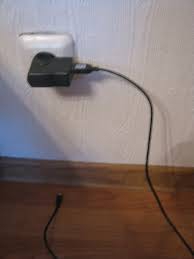 Можно ли оставлять зарядное устройство в розетке фото