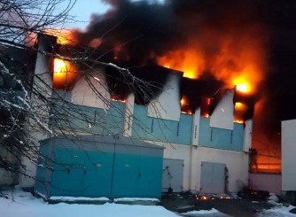 Масштабный пожар в Полтаве: на складе стройматериалов прогремели взрывы фото