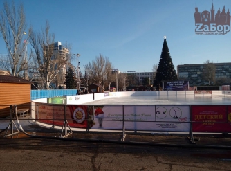  В Запорожье не могут открыть центральный каток фото