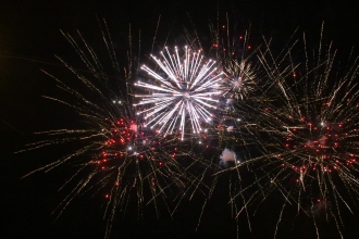 Каким был праздничный салют в Мелитополе (ФОТОРЕПОРТАЖ) фото